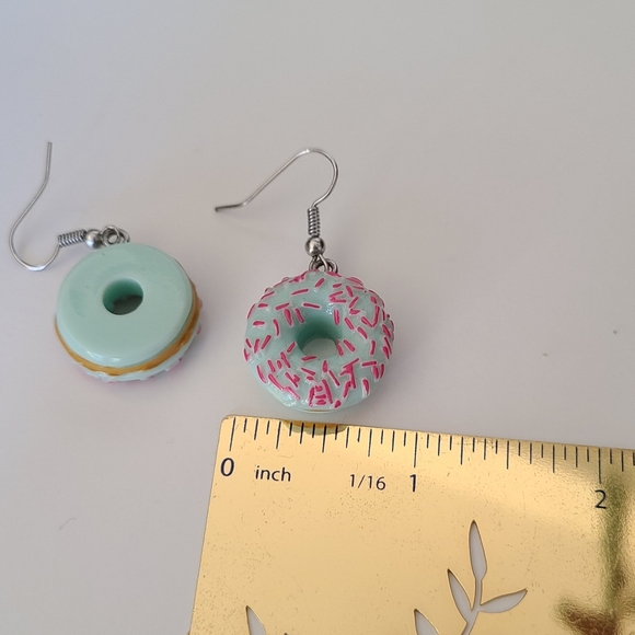 ✨2/$15-Donut Earrings - Picture 6 of 8